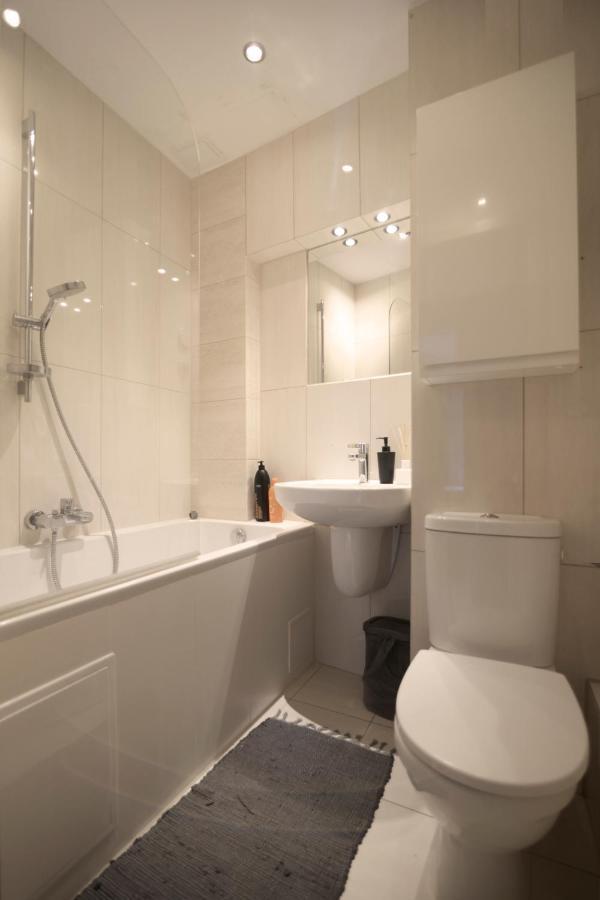 By The River And City Center - Comfortable Rooms Wroclaw Ngoại thất bức ảnh