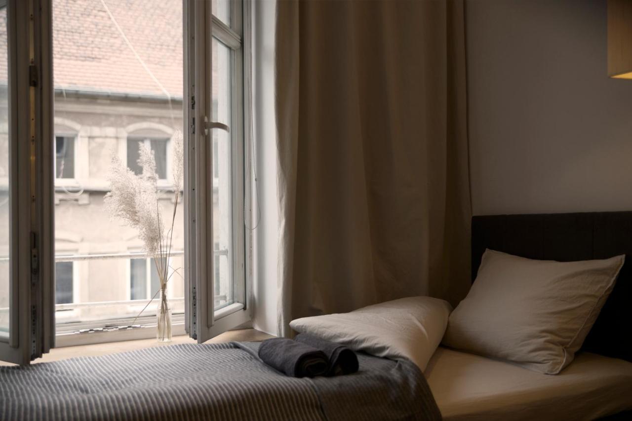 By The River And City Center - Comfortable Rooms Wroclaw Ngoại thất bức ảnh